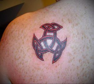 Фото тату на левой лопатке 09.03.2020 №043 -tattoo on the shoulder- tattoo-photo.ru