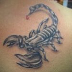 Фото тату на лопатке Скорпион 09.03.2020 №036 -tattoo on the shoulder- tattoo-photo.ru