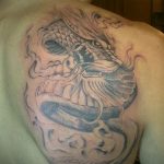 Фото тату на лопатке дракон 09.03.2020 №001 -tattoo on the shoulder- tattoo-photo.ru
