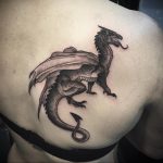 Фото тату на лопатке дракон 09.03.2020 №007 -tattoo on the shoulder- tattoo-photo.ru