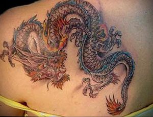 Фото тату на лопатке дракон 09.03.2020 №013 -tattoo on the shoulder- tattoo-photo.ru