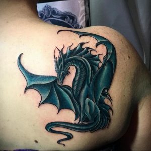 Фото тату на лопатке дракон 09.03.2020 №022 -tattoo on the shoulder- tattoo-photo.ru