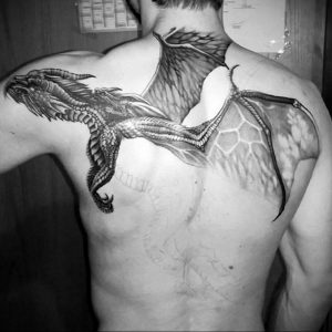 Фото тату на лопатке дракон 09.03.2020 №024 -tattoo on the shoulder- tattoo-photo.ru