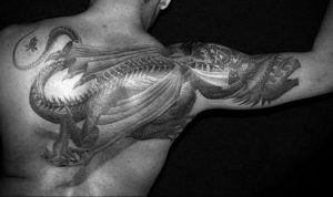 Фото тату на лопатке дракон 09.03.2020 №034 -tattoo on the shoulder- tattoo-photo.ru