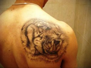 Фото тату на правой лопатке 09.03.2020 №090 -tattoo on the shoulder- tattoo-photo.ru