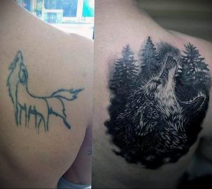 Фото тату с волком на лопатке 09.03.2020 №007 -tattoo on the shoulder- tattoo-photo.ru
