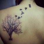 Фото тату с птицей на лопатке 09.03.2020 №015 -tattoo on the shoulder- tattoo-photo.ru