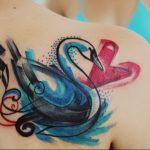 Фото тату с птицей на лопатке 09.03.2020 №037 -tattoo on the shoulder- tattoo-photo.ru