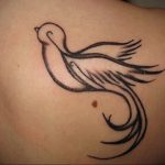 Фото тату с птицей на лопатке 09.03.2020 №051 -tattoo on the shoulder- tattoo-photo.ru