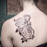 Фото тату с цветами на лопатке 09.03.2020 №001 -tattoo on the shoulder- tattoo-photo.ru