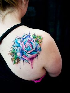 Фото тату с цветами на лопатке 09.03.2020 №008 -tattoo on the shoulder- tattoo-photo.ru
