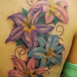 Фото тату с цветами на лопатке 09.03.2020 №028 -tattoo on the shoulder- tattoo-photo.ru