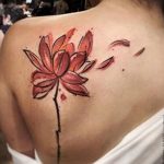 Фото тату с цветами на лопатке 09.03.2020 №029 -tattoo on the shoulder- tattoo-photo.ru
