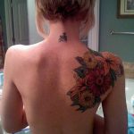 Фото тату с цветами на лопатке 09.03.2020 №031 -tattoo on the shoulder- tattoo-photo.ru