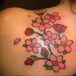 Фото тату с цветами на лопатке 09.03.2020 №049 -tattoo on the shoulder- tattoo-photo.ru