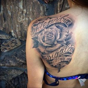 Фото черной тату на лопатке 09.03.2020 №008 -tattoo on the shoulder- tattoo-photo.ru