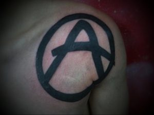 Фото знак анархии тату 24.03.2020 №004 -tattoo anarchy- tattoo-photo.ru