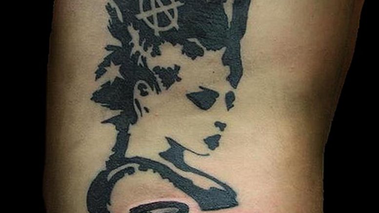 Фото знак анархии тату 24.03.2020 №007 -tattoo anarchy- tattoo-photo.ru