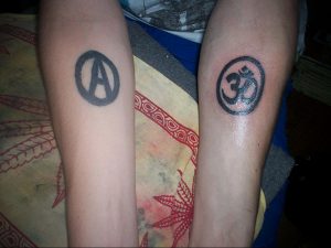 Фото знак анархии тату 24.03.2020 №008 -tattoo anarchy- tattoo-photo.ru