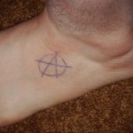 Фото знак анархии тату 24.03.2020 №013 -tattoo anarchy- tattoo-photo.ru