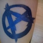 Фото знак анархии тату 24.03.2020 №026 -tattoo anarchy- tattoo-photo.ru
