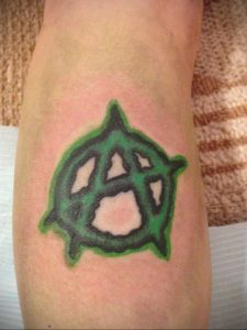 Фото знак анархии тату 24.03.2020 №034 -tattoo anarchy- tattoo-photo.ru