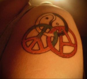 Фото знак анархии тату 24.03.2020 №048 -tattoo anarchy- tattoo-photo.ru