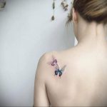 Фото маленькой тату на лопатке 09.03.2020 №010 -tattoo on the shoulder- tattoo-photo.ru