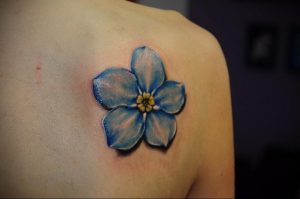 Фото маленькой тату на лопатке 09.03.2020 №038 -tattoo on the shoulder- tattoo-photo.ru
