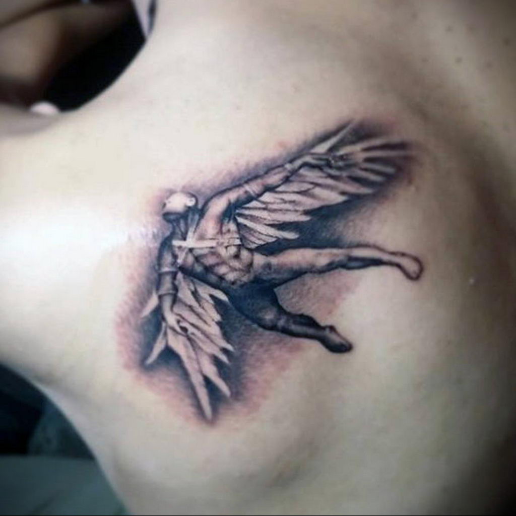 Фото маленькой тату на лопатке 09.03.2020 №049 -tattoo on the shoulder- tattoo-photo.ru