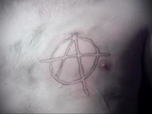 Фото тату анархия на груди 24.03.2020 №003 -tattoo anarchy- tattoo-photo.ru