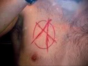 Фото тату анархия на груди 24.03.2020 №006 -tattoo anarchy- tattoo-photo.ru