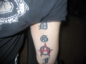 Фото тату анархия на руке 24.03.2020 №006 -tattoo anarchy- tatufoto.com