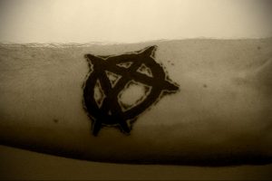 Фото тату анархия на руке 24.03.2020 №009 -tattoo anarchy- tatufoto.com