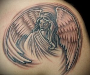 Фото тату ангел на лопатке 09.03.2020 №003 -tattoo on the shoulder- tattoo-photo.ru