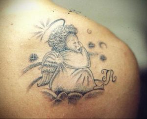 Фото тату ангел на лопатке 09.03.2020 №011 -tattoo on the shoulder- tattoo-photo.ru