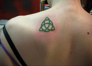 Фото тату на левой лопатке 09.03.2020 №041 -tattoo on the shoulder- tattoo-photo.ru
