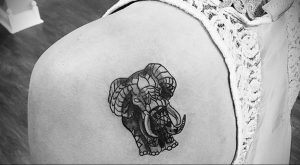 Фото тату на левой лопатке 09.03.2020 №063 -tattoo on the shoulder- tattoo-photo.ru