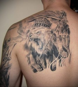 Фото тату на лопатке Лев 09.03.2020 №003 -tattoo on the shoulder- tattoo-photo.ru