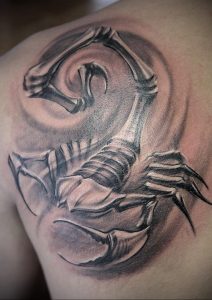 Фото тату на лопатке Скорпион 09.03.2020 №010 -tattoo on the shoulder- tattoo-photo.ru