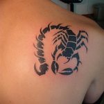 Фото тату на лопатке Скорпион 09.03.2020 №015 -tattoo on the shoulder- tattoo-photo.ru