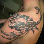 Фото тату на лопатке Скорпион 09.03.2020 №025 -tattoo on the shoulder- tattoo-photo.ru
