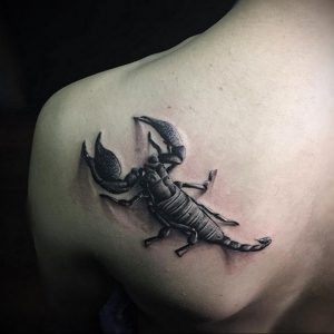 Фото тату на лопатке Скорпион 09.03.2020 №029 -tattoo on the shoulder- tattoo-photo.ru