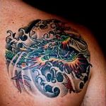 Фото тату на лопатке дракон 09.03.2020 №005 -tattoo on the shoulder- tattoo-photo.ru
