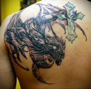 Фото тату на лопатке дракон 09.03.2020 №010 -tattoo on the shoulder- tattoo-photo.ru