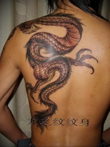 Фото тату на лопатке дракон 09.03.2020 №012 -tattoo on the shoulder- tattoo-photo.ru