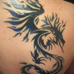 Фото тату на лопатке дракон 09.03.2020 №017 -tattoo on the shoulder- tattoo-photo.ru