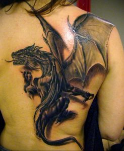 Фото тату на лопатке дракон 09.03.2020 №019 -tattoo on the shoulder- tattoo-photo.ru