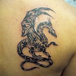 Фото тату на лопатке дракон 09.03.2020 №039 -tattoo on the shoulder- tattoo-photo.ru