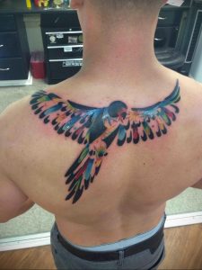 Фото тату с птицей на лопатке 09.03.2020 №006 -tattoo on the shoulder- tattoo-photo.ru